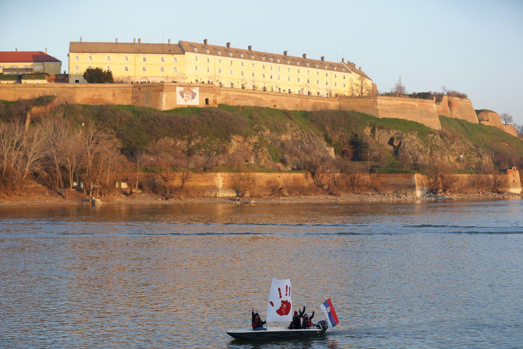 Most u Novom Sadu i dalje pod blokadom, studenti čiste grad 24 studenti, studentski protest, novosadski mostovi, blokada mostova, novi sad