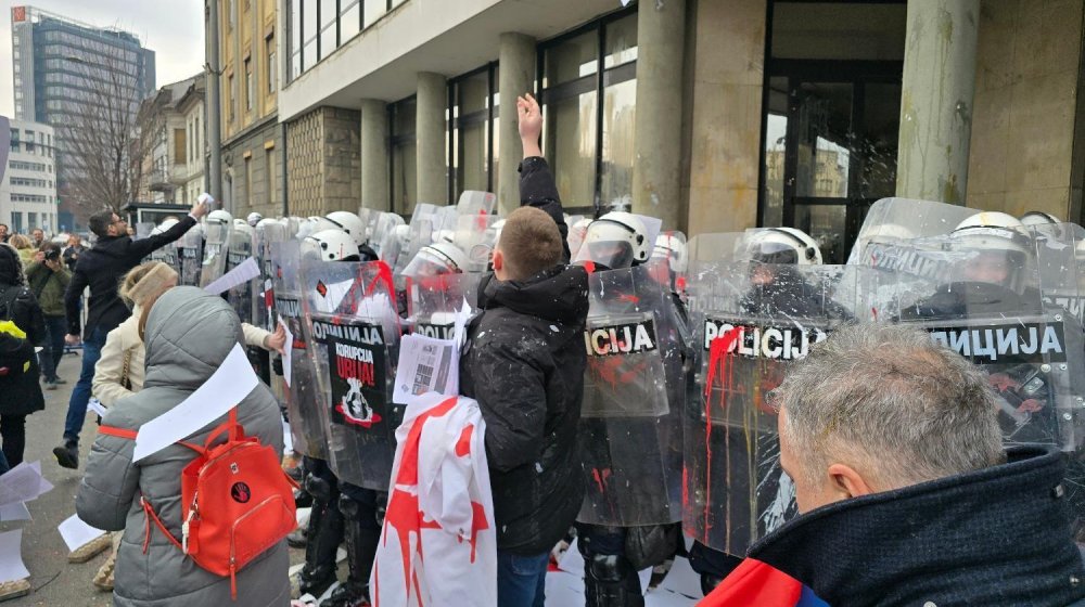 Nema više ni fasade demokratije: Posle Novog Sada šta dalje očekivati od naprednjaka? 1 Nema više ni fasade demokratije: Posle Novog Sada šta dalje očekivati od naprednjaka? 1