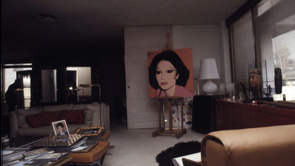 Remek-dela koja mogu da se vide samo u Teheranu 10 Andy Warhol's portrait of Farah Pahlevi on display in the library of her former residence at the Niavaran Palace, Tehran, 23rd December 1979. The palace complex is now a museum.