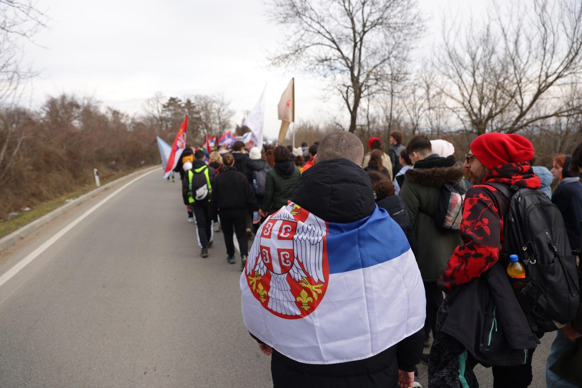 Zrenjaninski studenti nastavili protestno pešačenje do Vršca 1 studenti, studentsko pešačenje