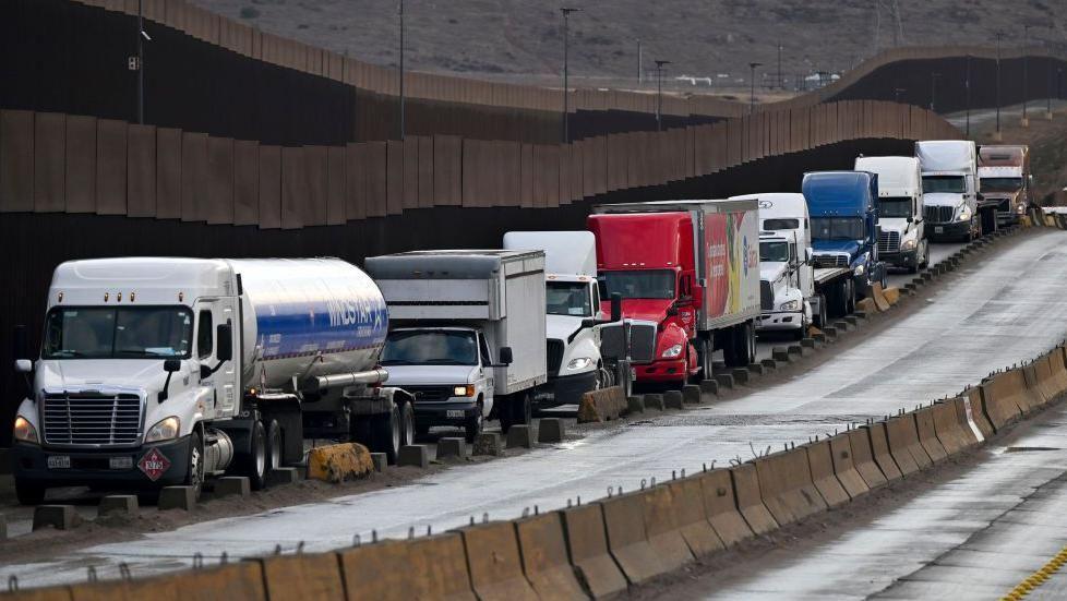 Šta veš-mašine mogu da otkriju o Trampovim carinama 4 Carine, takse, trgovina, Meksiko, Kanada, SAD