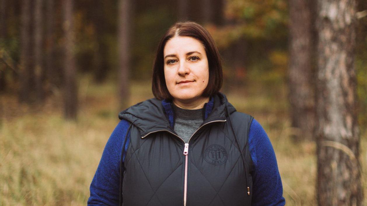 Od sirena, bombi, do odlazaka u pozorište: BBC novinarka o tri godine rata u Ukrajini 1 BBC novinarka Darija Taradaj odlučila je da čitav rata provede u Ukrajini, i nije zažalila