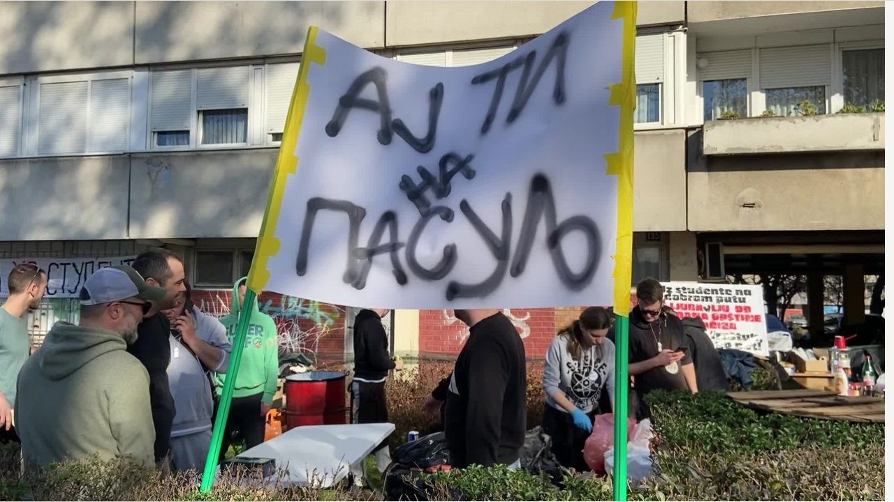 Most u Novom Sadu i dalje pod blokadom, studenti čiste grad 40 pasulj, studenti, studentski protest