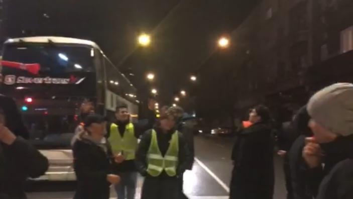 (VIDEO) U Zemunu održana akcija "5 minuta buke protiv diktature" 1