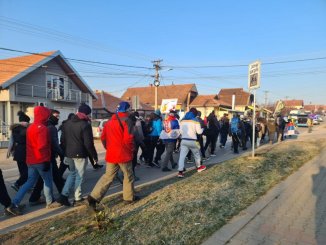 "Aleksinac nas je dočekao kao oslobodioce, ganuti smo": Oko 170 niških studenata jutros nastavilo pešačenje do Kragujevca (VIDEO) 2