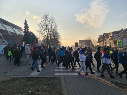 "Aleksinac nas je dočekao kao oslobodioce, ganuti smo": Oko 170 niških studenata jutros nastavilo pešačenje do Kragujevca (VIDEO) 5