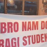 Šta sagovornici Danasa kažu o pozivu Vučevića lokalnim samoupravama da obezbede smeštaj studentima koji pešače? 12