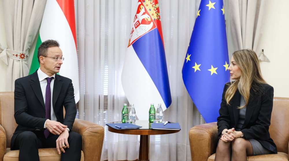 Đedović Handanović i Sijarto razgovarali o NIS-u, naftovodu Srbija-Mađarska i snabdevanju gasom 1