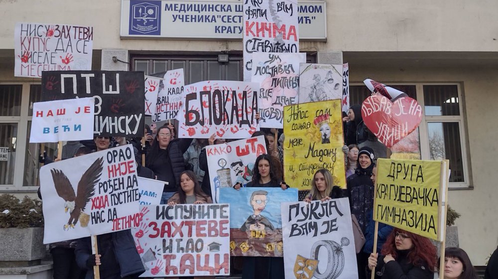 Nisu zahtevi kupus da se kisele mesecima: Učenici Medicinske škole u Kragujevcu u blokadi 1