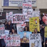 Nisu zahtevi kupus da se kisele mesecima: Učenici Medicinske škole u Kragujevcu u blokadi 3