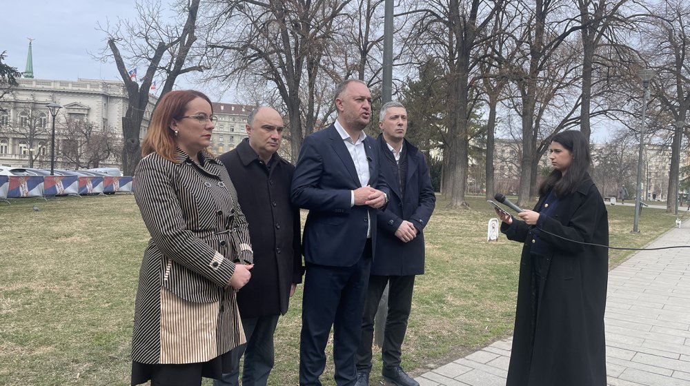 Dveri: Vučić da podnese ostavku 1