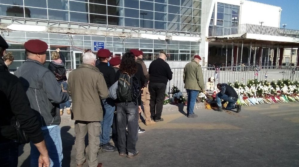 Odata pošta poginulima u Novom Sadu 1