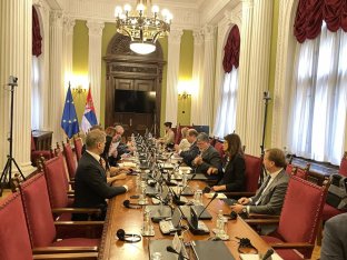 tonino picula u skupstini srbije Tonino Picula završio sastanak sa srpskom opozicijom i sastao se sa poslanicima vlasti (FOTO) 4