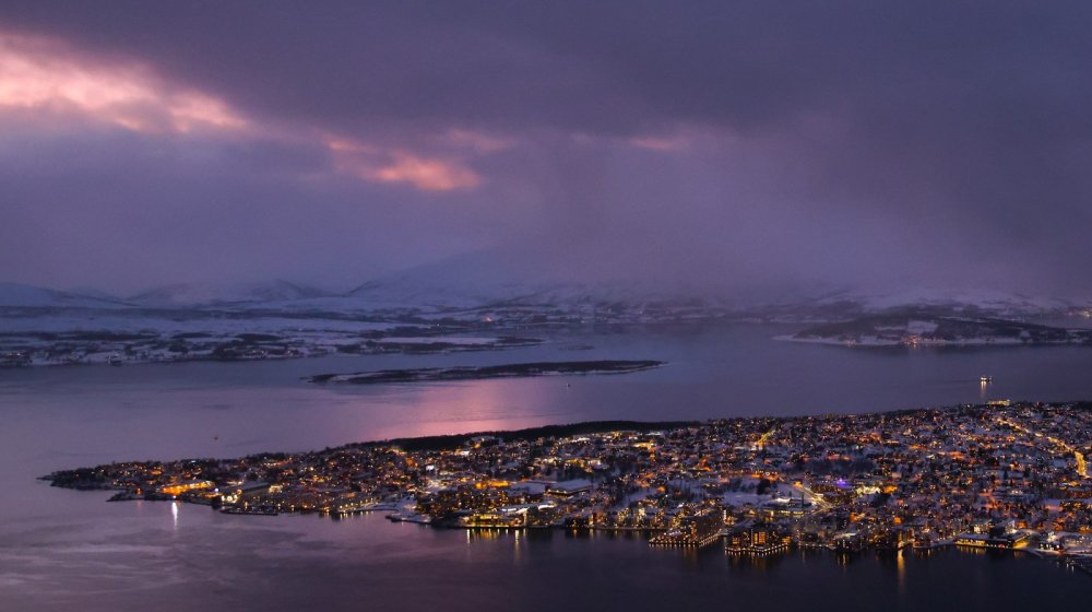 Živi u mestu gde mrak traje tri meseca i tokom ovog perioda sa njenim telom se dešavaju "čudne stvari" 1