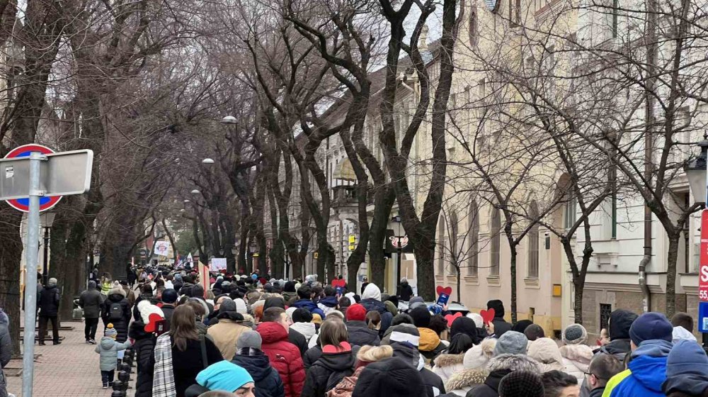 Somborski gimnazijalci u potpunoj blokadi, u školu više nikoga ne puštaju, a direktor podnosi krivične prijave 1