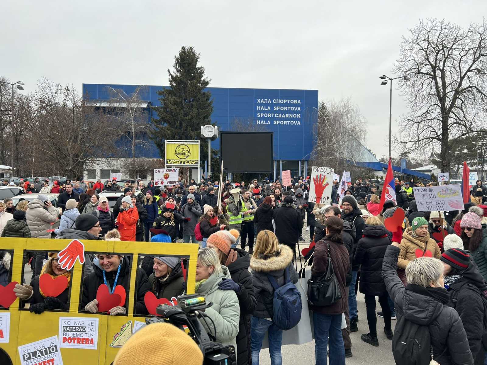 Protesti u više gradova, okupljeni traže odgovornost za pad nadstrešnice (FOTO) 2