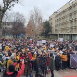 Slobodni dnevnik RTV-a u petak ispred novosadskog Rektorata u znak podrške studentima 9