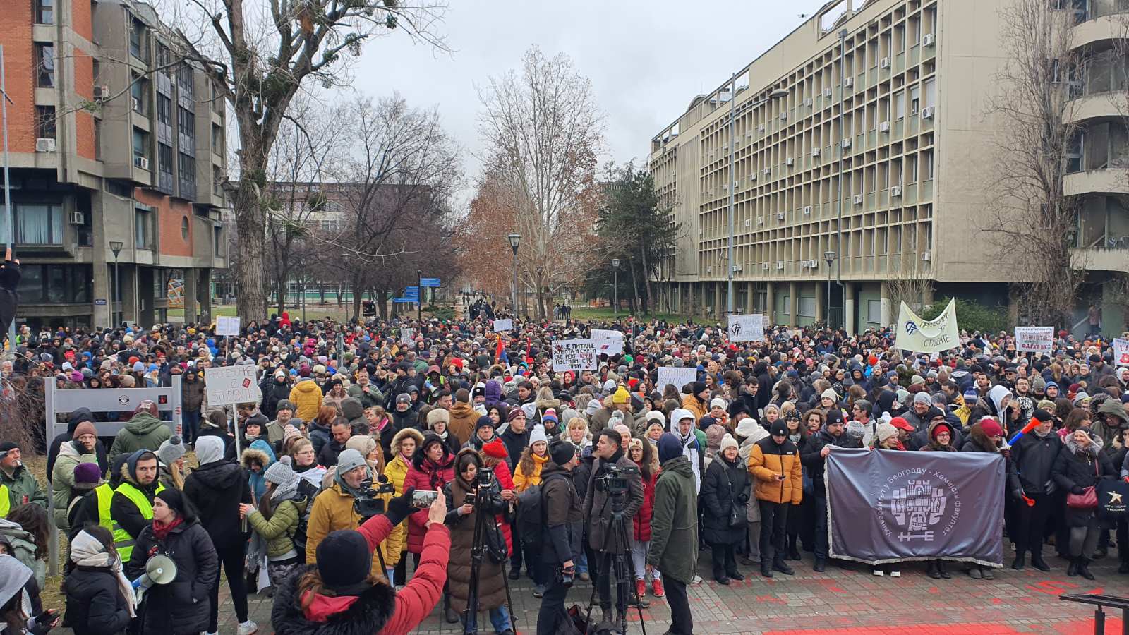 Novosadski instituti traže smenu rektora: "Dejan Madić pokazao je nesposobnost za efikasno vođenje Univerziteta" 3 Novosadski instituti traže smenu rektora: "Dejan Madić pokazao je nesposobnost za efikasno vođenje Univerziteta" 3
