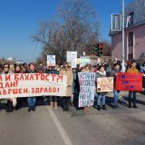 Lekari i prosvetari podržali studente na skupu ispred KCV: Učenici Muzičke škole i doktori zajedno otpevali "Bože pravde" 11