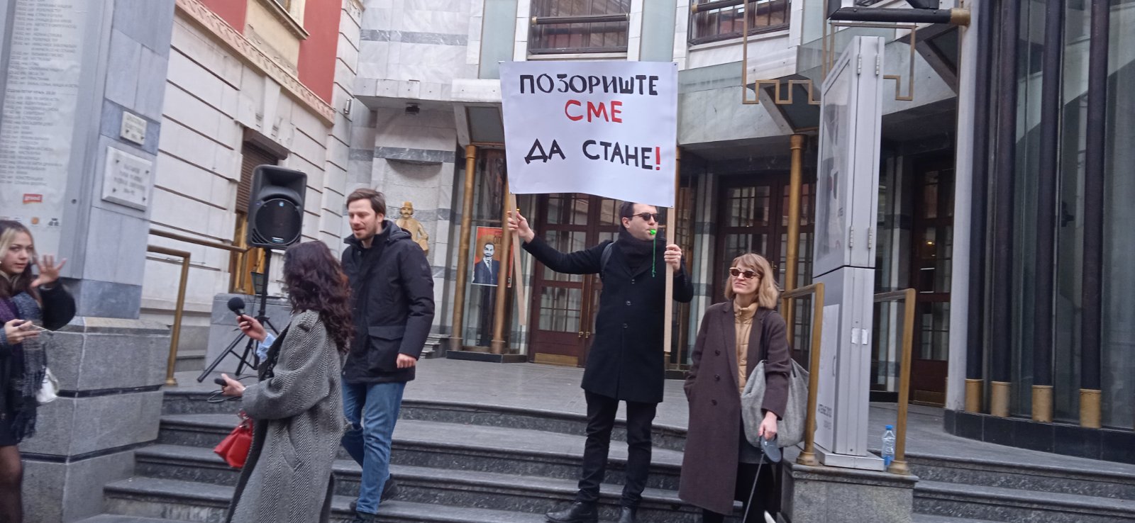 "Ulica raća nobelovce": "Putujuće pozorište" od Hrama Svetog Save do Narodnog pozorišta (FOTO; VIDEO) 8 "Ulica raća nobelovce": "Putujuće pozorište" od Hrama Svetog Save do Narodnog pozorišta (FOTO; VIDEO) 8