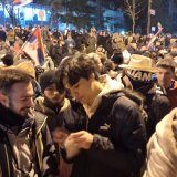 Policija privela muškarca koji je vređao ljude na dočeku studenata u Sopotu 1