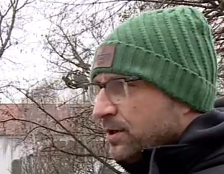 Učesnik skupa u Sremskoj Mitrovici hteo da govori baš za N1: „Ne zanimaju me ni Vučić, ni Đilas“ 1 Učesnik skupa u Sremskoj Mitrovici hteo da govori baš za N1: „Ne zanimaju me ni Vučić, ni Đilas“ 1