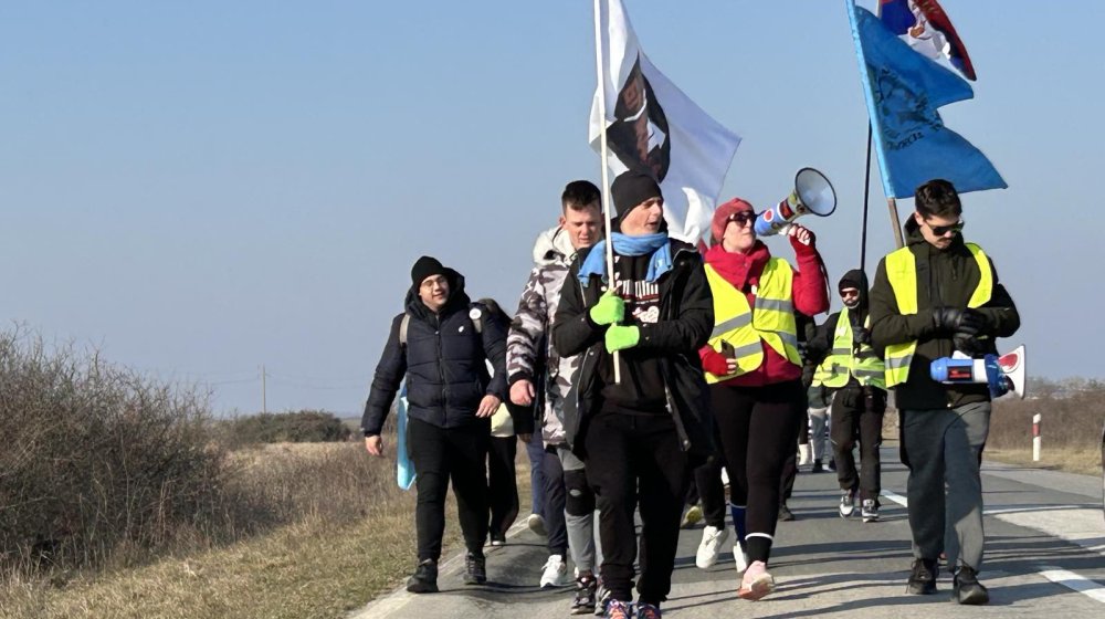 Kragujevački studenti koji pešače ka Nišu stigli u Rekovac 1