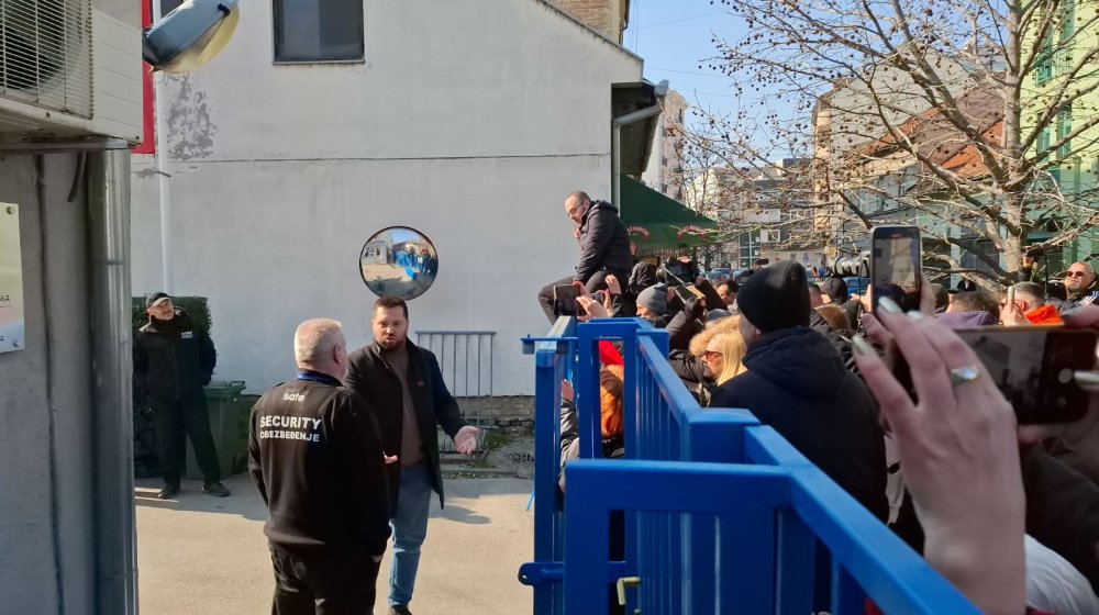 Opozicija u Novom Sadu ušla u „Vodovod“: Razgovarali sa direktorom zašto mesecima noću nema vode (VIDEO) 1