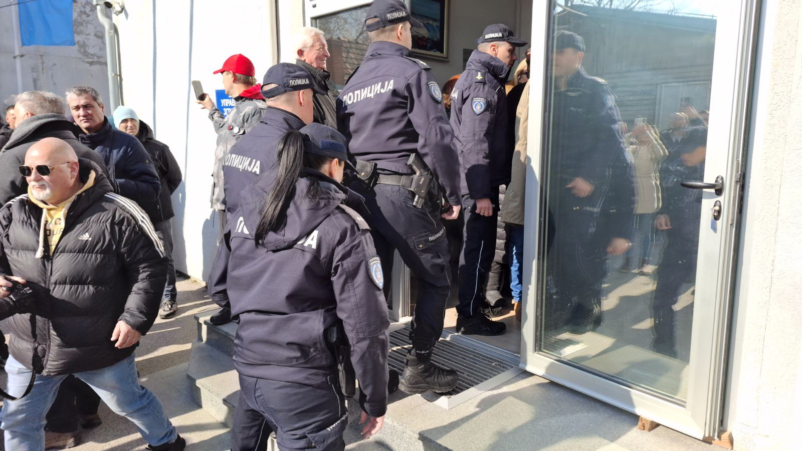 Opozicija u Novom Sadu ušla u „Vodovod“: Razgovarali sa direktorom zašto mesecima noću nema vode (VIDEO) 3