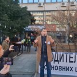 Protest roditelja i nastavnika ispred Školske uprave u Novom Sadu: "Prete nam sve žešće ali nemamo prava da odustanemo" 12