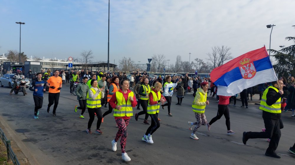 Profesori Novosadskog univerziteta trče štafetni maraton do Beograda: "Ostajemo sa studentima do kraja" 1