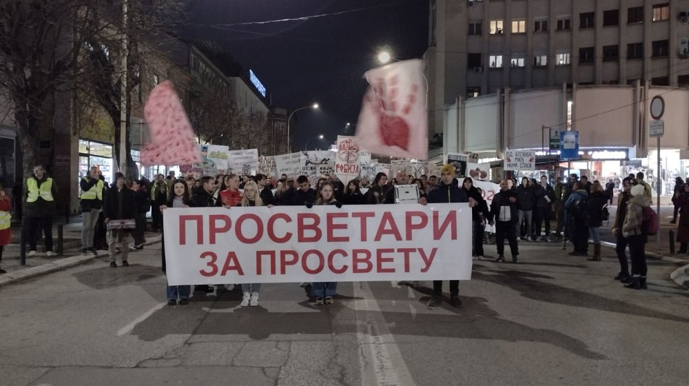 Mladost, hrabrost i solidarnost pune danas ulice Srbije: Završen veliki protestni skup u Kragujevcu 1