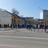 Lekari održali pomen za nastradale u Novom Sadu ispred Kliničkog centra Vojvodine: Sindikatu onemogućeno da održi sednicu nakon toga 1