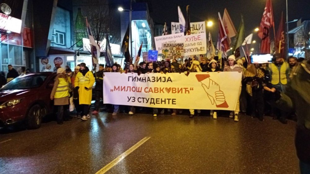 Dojče vele sa studentima koji su krenuli za Kragujevac: "Hodanje ubija, ali kad vidimo ovakav doček, odmah je lakše" 1