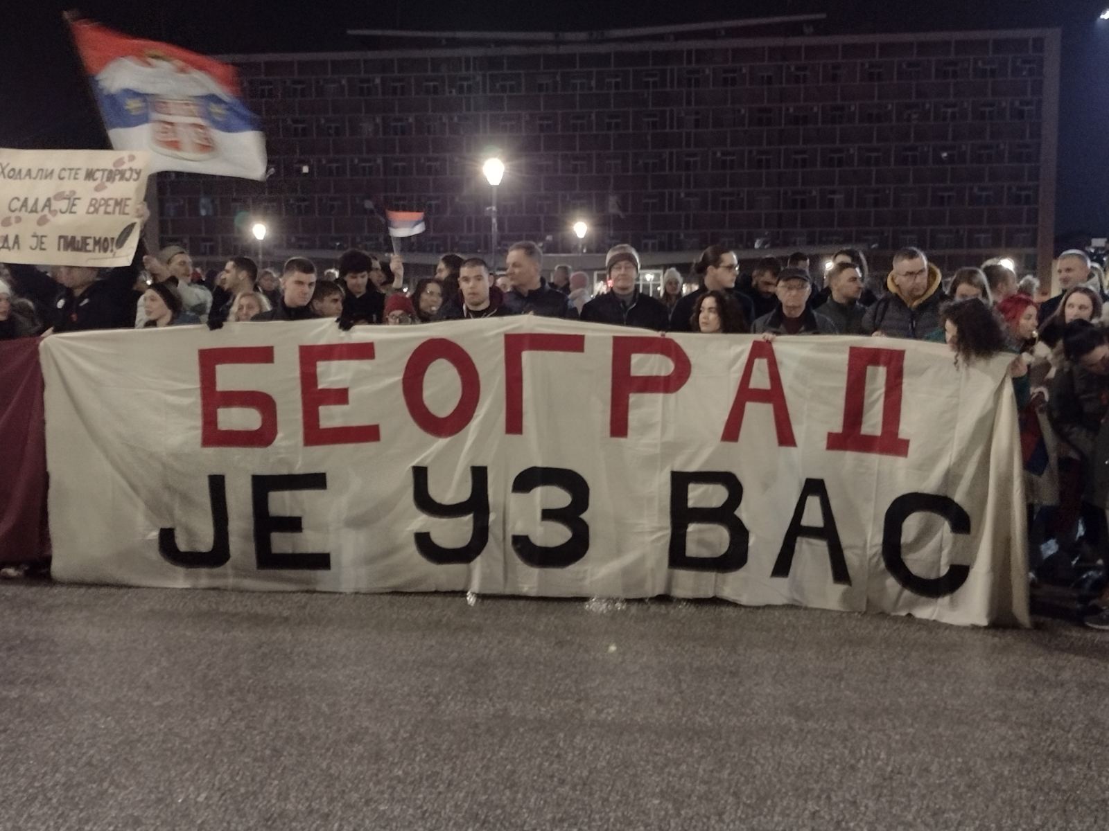 Istrčali ste istoriju, sada je vreme da je pišete: Kragujevčani dočekali studente (VIDEO, FOTO) 5