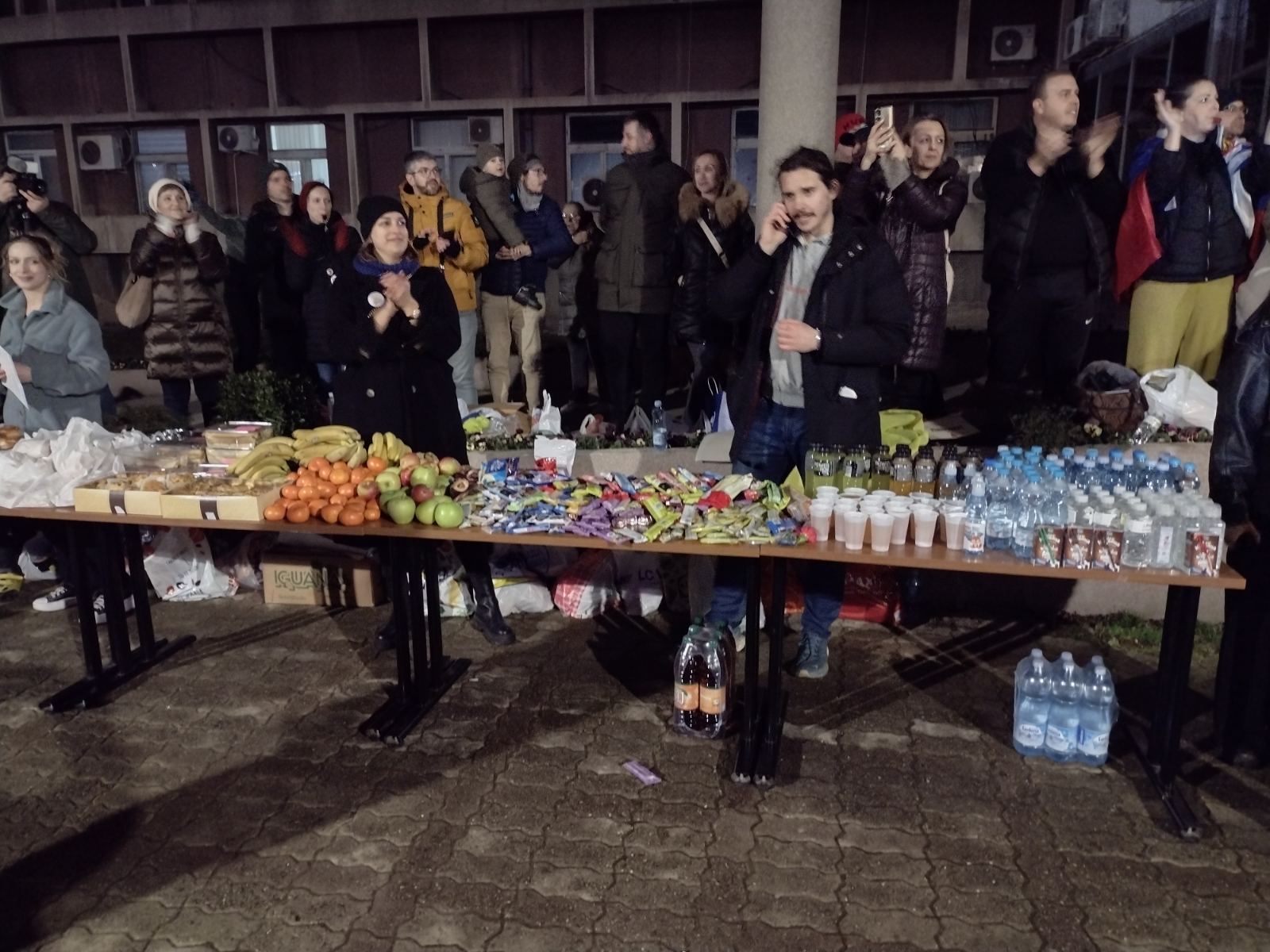 Istrčali ste istoriju, sada je vreme da je pišete: Kragujevčani dočekali studente (VIDEO, FOTO) 9