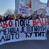 Novosadski srednjoškolci marširaju do Futoga kako bi podržali učenike Poljoprivredne škole koji trpe pritiske: "Uprava škole ne treba da ćuti" 5