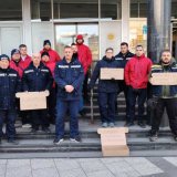 Poštari u Novom Sadu štrajkuju ispred glavne zgrade: "Podržavamo studente, sistem je urušen" 1