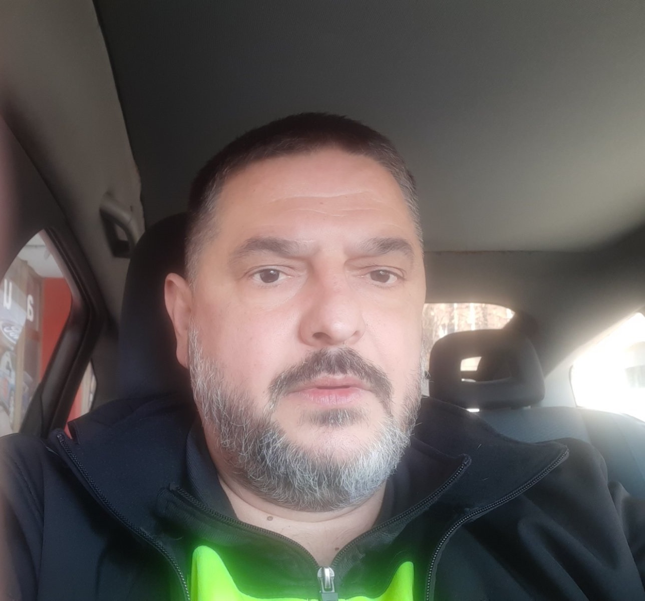 Dva vozača dobila otkaz u Novosadskoj toplani jer su viđeni na studentskim protestima: Direktor im poručio: "Razbucaću vas" 2 Dva vozača dobila otkaz u Novosadskoj toplani jer su viđeni na studentskim protestima: Direktor im poručio: "Razbucaću vas" 2