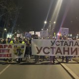 „Vidimo se kod Vuka“: Više hiljada Beograđana sa svih strana okupilo se kod Vukovog spomenika kako bi odali poštu nastradalima u Novom Sadu (VIDEO, FOTO) 9