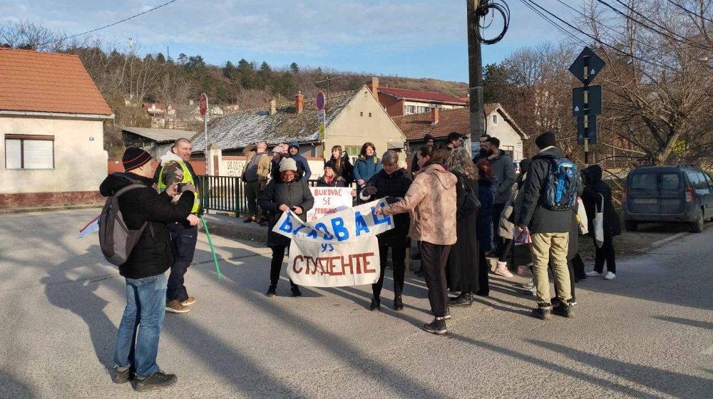 Bukovac se probudio, protesti se šire tamo gde ih nikada nije bilo: "U istoriji sela niko se ni za šta nije bunio na ovakav način" 1