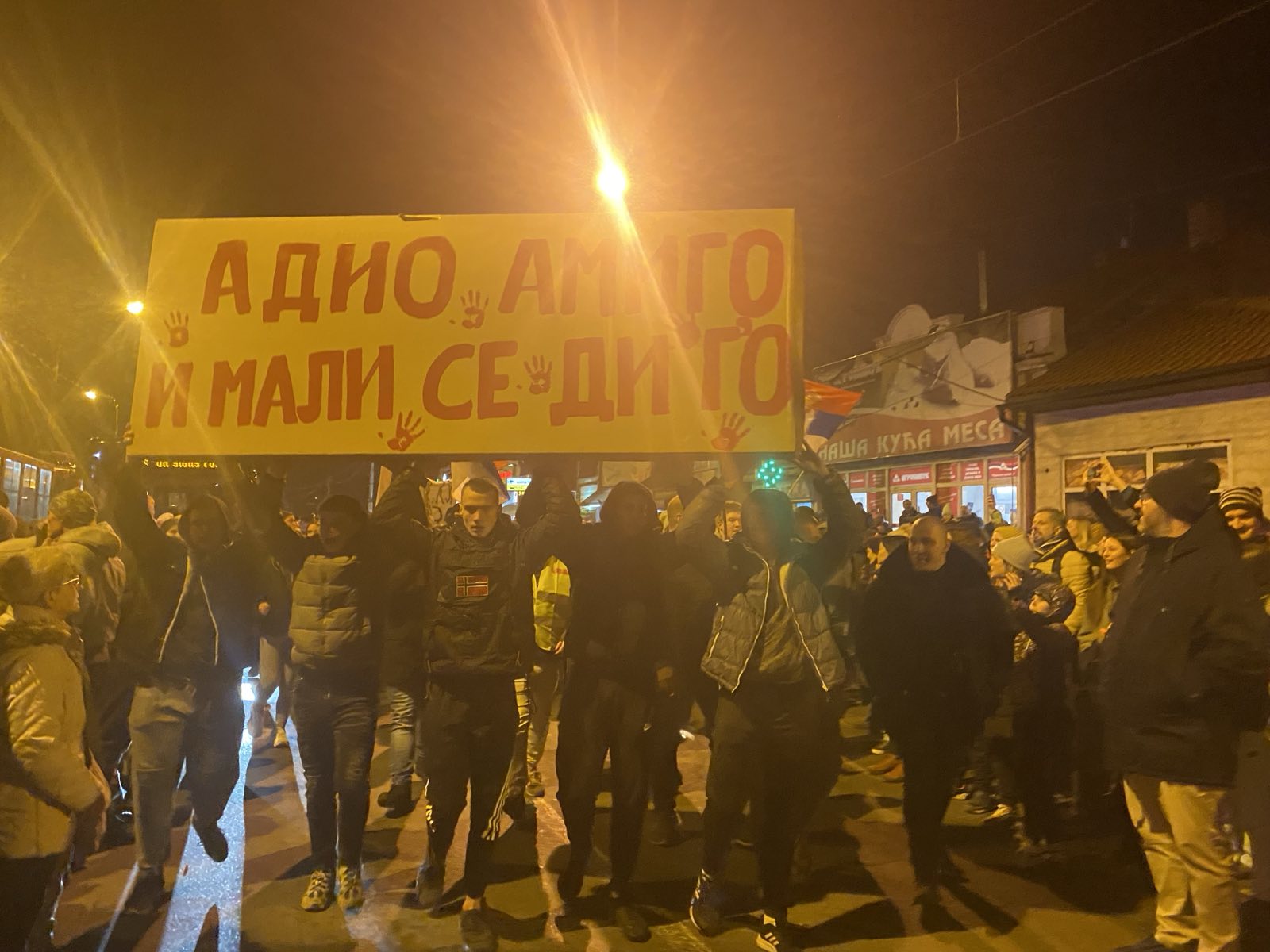 Zvezdara podržala studente i prosvetu: 15 minuta tišine i pet minuta buke kod Cvetkove pijace 2