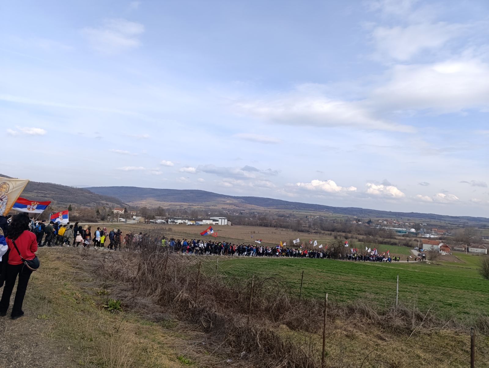 "Puzaću ako treba": Novinarka Danasa na studentskom maršu slobode od Kruševca do Niša (FOTO) 3 "Puzaću ako treba": Novinarka Danasa na studentskom maršu slobode od Kruševca do Niša (FOTO) 3