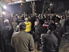 02 - Sveštenik Nikola Simić Vučkovica kod Kragujevca Gružani ne daju sveštenika Nikolu, dok za Eparhiju šumadijsku njegovi postupci nisu crkveni i kanonski 2