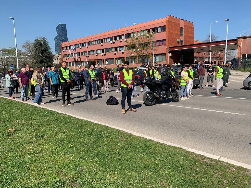 Incidenti u Čačku, upad u zgradu opštine, 12 sati 'odmeravanja' u Beogradu 9 16 minuta tišine