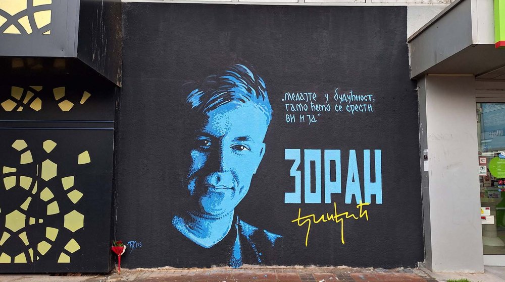 Širom Srbije demokrate i levičari odaju poštu Zoranu Đinđiću, a u Nišu su to posebno učinili i studenti 1