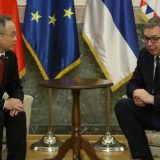 Vučić srdačno sa ambasadorom Kine Li Mingom 4