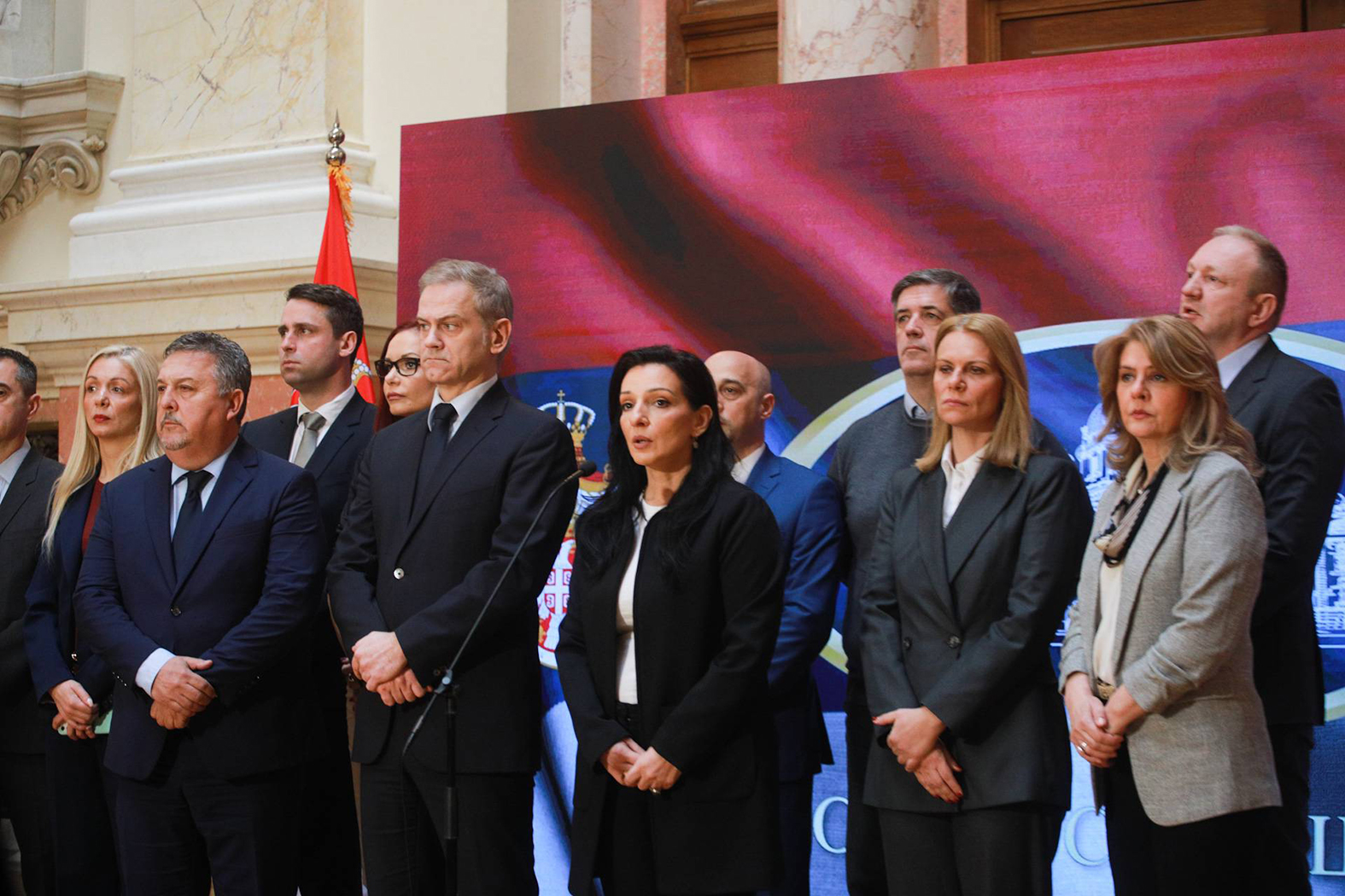 Kako su u Skupštinu unete dimne bombe: Šta kaže opozicija, a šta vlast? 3 Kako su u Skupštinu unete dimne bombe: Šta kaže opozicija, a šta vlast? 3