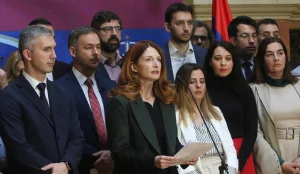 Šta opozicija kaže na Lomparov predlog o zajedničkoj listi studenata i stranaka, uz jedan uslov? 7