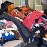 Carinici pronašli garderobu vrednu preko 75.000 evra među polovnim nameštajem 14